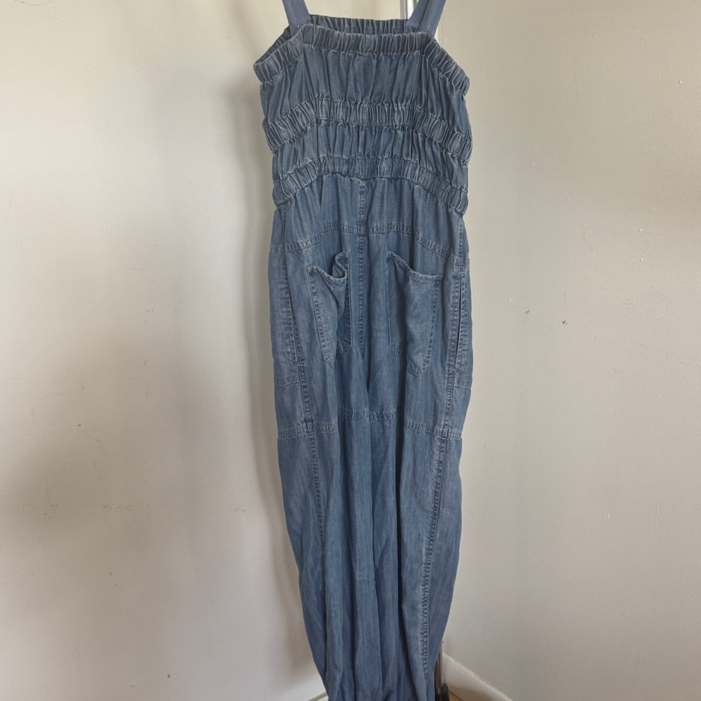 Elan Denim Blue light wash
Jumpsuit adjustable tie waist
Size S - Picture 8 of 9